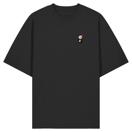 alt="Pingstas OG Pingsti Oversize Shirt schwarz — Vorderansicht mit kleinem Pinguin-Print auf der Brust"